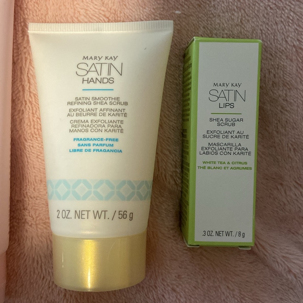 Mary Kay Charcoal & Moisture Mask Cleanser & Exfoliant Set & Satin Lips & Hands - Picture 3 of 4